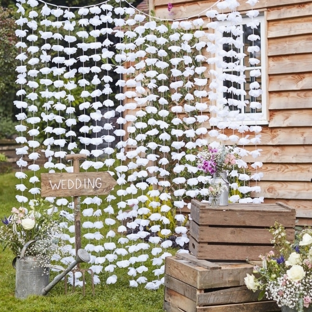Διακοσμητική Κουρτίνα από Λευκά Λουλούδια
