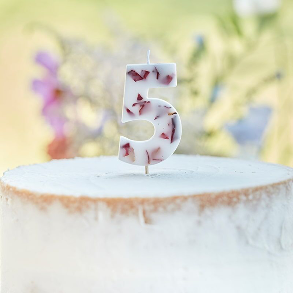 Picture of Pressed petal  number 5 birthday cake candle